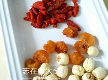 step1: 所有材料洗乾淨，紅棗去核