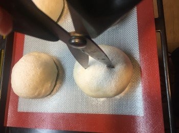 step7: 將包頂剪開。