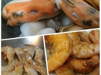 step3: 帶子和青口氽水20秒。蝦沾上粟粉煎至金黄約七成熟盛起備用。