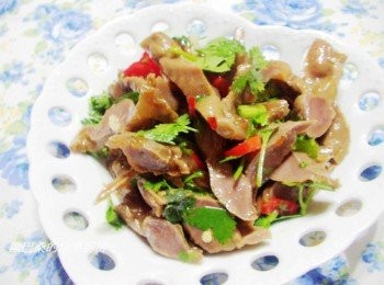 step9: 平時做滷鍋悶燒料理時ˊ都可以順便運用ˊ 豆乾ˊ豬頭皮ˊ雞心....任何喜愛食材... 一來方便輕鬆ˊ二來滷汁也完全不浪費ˊ 滷汁調味因為每個人準備食材多寡不同ˊ 可以依喜好或用的量來增減ˊ 只要味道是自己喜歡的不用太過局限。 歡喜就好ˊ料理沒那麼嚴肅的。