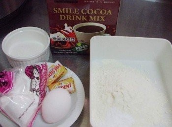 step1: 先準備好所需<span class="group_1">材料</span>ˊ中筋麵粉和無鋁泡打粉先過篩備用