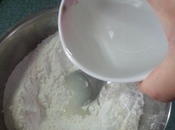 step6: 加入微暖糖水搓勻