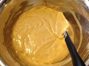 step4: 篩入麵粉和泡打粉, 輕輕攪勻至沒有粉粒