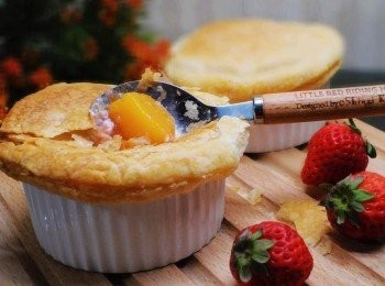 step8: 熱熱吃最好吃ˊ是讓人吃了會覺得溫暖的小甜品ˊ 趁著假日和小朋友一起動手做ˊ不但小朋友開心ˊ 有參與感ˊ對親子間也是很棒的互動喔。