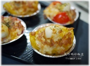 step4: 4.起士絲呈金黃色後取出，最後撒上日本海苔粉，不僅可以增加香氣也可讓視覺效果更完美喔