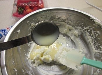 step5: 加入鷹牌煉奶拌勻