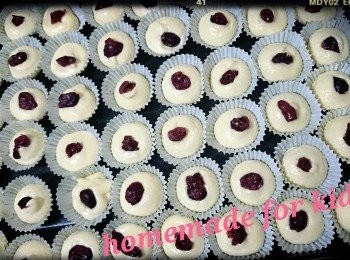 step1: (1) 首先預熱焗爐 180度 火 / 15 分鐘 及 低粉 + 泡打粉 (篩好) ~ 備用。