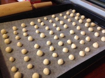 step5: 把每粒小正方形搓成小圓球 （耐性的開始。。。）