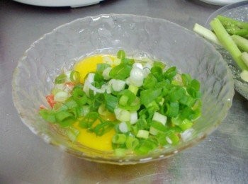 step4: 加入蔥花及所有調味