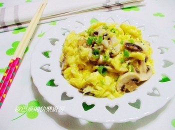 step7: 因為蛋液在拌勻時有加了玉米粉水ˊ所以即使火候沒掌握好ˊ 蛋依然可以保有滑嫩口感ˊ這樣的滑蛋即使冷了ˊ 口感依然滑嫩不會變硬ˊ十分好吃ˊ 喜歡的ˊ不妨找時間試試看。