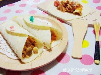 step11: <span class="group_3">調味</span>方面可隨喜好變化ˊ如想用歐巴桑分享的ˊ 在一般超市都可以買到。 特別介紹一下匈牙利紅椒粉ˊ也稱西班牙紅椒粉ˊ 雖然有"紅椒"但並沒什麼辣味ˊ有獨特煙燻風味ˊ 拿來和海鮮ˊ肉類做搭配風味都很適合。