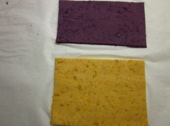 step4: 紫.黃地瓜粉團分別撖成約0.2公分薄