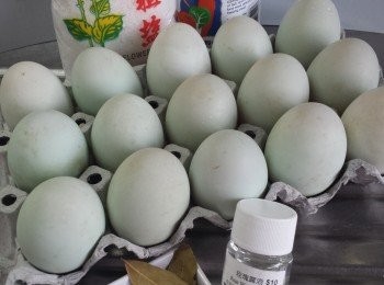 step1: 先洗淨鴨蛋。