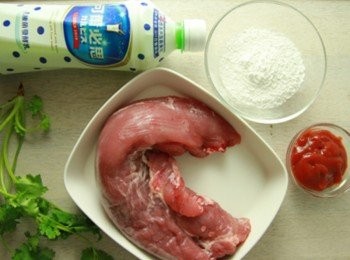 step1: 所有材料。將傳統作法中的糖和醋直接換成可爾必思乳酸菌發酵乳