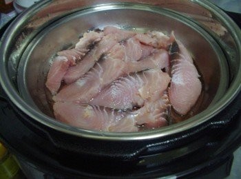 step2: 步驟2我是煮飯直接放上頭蒸ˊ也可單獨用微波或電鍋等蒸好備用