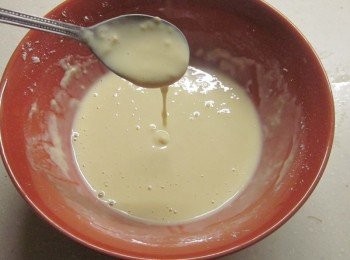 step2: 將<span class="group_2">麵糊</span>調成一碗備用 (低筋麵粉口感較軟.中筋口感適中.高筋較有嚼勁,可依個人喜好調整)