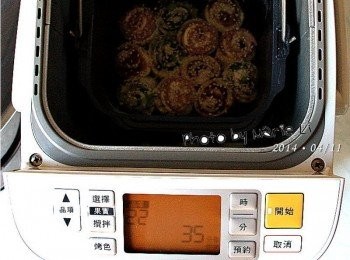 step8: (Panasonic SD-BMS105T Mode22 蒸麵包模式) 調整麵包機的設定為 Mode22 《蒸麵包模式》 即可直接進行烘烤作業了