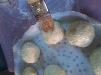 step13: 預熱200c低架3分鐘,先掃些油係面