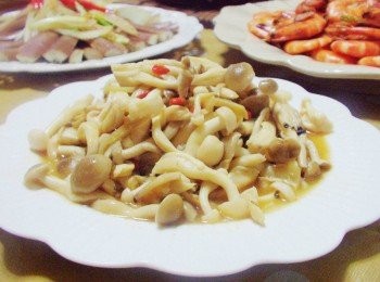 step6: 簡單又營養滿滿的好滋味， 如果怕全麻油太燥熱，可用1:1麻油加香油來搭配料理， 效果也非常不錯喔。 涼涼的秋來上一盤小補一下，挺棒的。