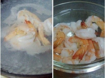 step2: 準備一湯鍋ˊ放入酌量的水煮滾ˊ水滾將蝦子汆燙熟ˊ 然後泡冰水讓蝦肉更有彈性