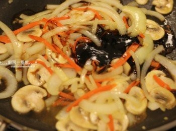 step5: 倒入所有<span class="group_2">調味料</span>混合。