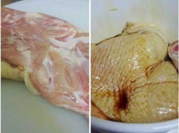 step2: 雞腿肉在肉質厚實地方略為劃刀ˊ先以<span class="group_3">雞腿醃料</span>醃漬入味