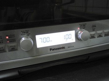 step10: 然後運用Panasonic蒸氣式微波爐ˊ設定700Wˊ微波1~2分鐘ˊ 讓麵條和湯汁彼此融合收汁ˊ最後再灑上少許義式綜合香料即可