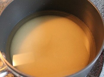 step1: 先煮醋水. 將等比例 1:1:1 的醋:水:糖倒入鍋中, 煮到糖融化後放涼