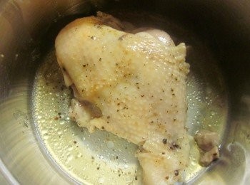 step2: 放電鍋蒸,約半杯(量米杯)水量