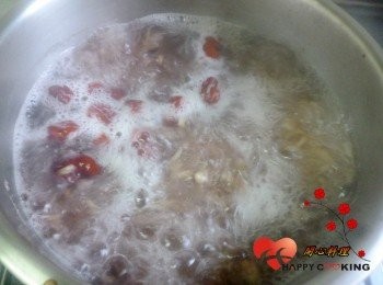 step3: 直接用中大火煮,水開後要攪動鍋底,(中間再攪拌幾次)注意不要讓湯汁溢出