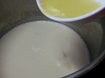 step4: 薑汁加入以拌勻生粉及石膏粉內