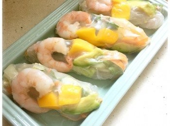 step5: 重複步驟3-4，直到將8條米紙卷做好，便完成。