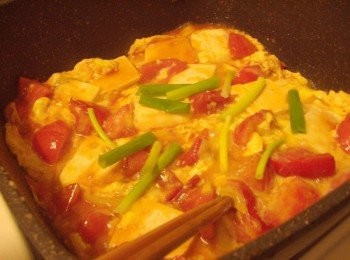 step6: 6.最後將蛋打散ˊ略為拌勻ˊ讓所有食材和<span class="group_2">調味</span>相溶合ˊ再加入蔥綠快速拌炒即可