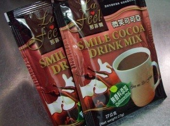 step7: 《La Feel》微笑可可亞（27g x 10包） 平時沖泡非常方便ˊ風味口感也很香濃ˊ 奶素ˊ無香料添加 ˊ 讓人有打從心底溫暖的幸福感～ 還有榛果可可亞味道我自己也好喜歡ˊ外出攜帶也超方便。