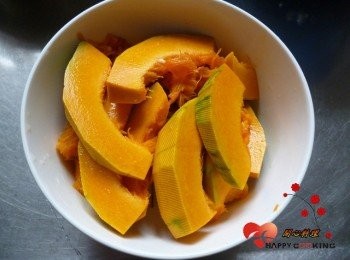 step1: 南瓜切片蒸熟