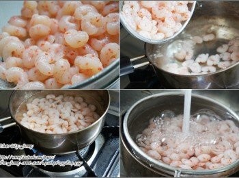 step1: 蒟蒻蝦仁洗淨用熱水煮5分鐘 (包裝說明洗淨即可)，再使用冷水再次沖洗去除強鹼味。
