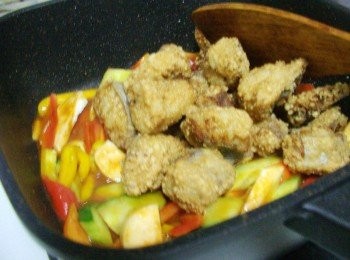 step6: 11.最後加入所有炸好的魚塊快速拌勻即可