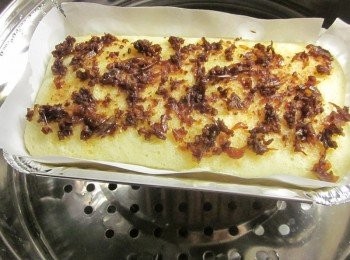 step7: 以中火續蒸15分鐘即可拿出放涼切片(蒸好要立即拿出來,才不會吸收太多水氣)