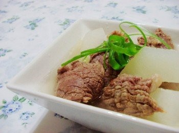 step4: 4.蔥綠取一小段拍扁切細絲隨意擺上就能上桌囉~