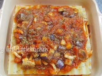 step8: 重覆千層麵的做法，90度轉向放上（因我用的千層麵有坑紋的）