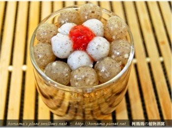 step6: 最後將黑木耳QQ圓填滿上層後，再添加些許紅麴來增色。