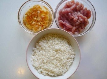 step1: *抓醃豬肉絲。