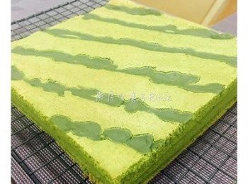 step12: 蛋糕涼了後,先去除四邊,讓其平整,再分切成自己喜愛的大小即可.