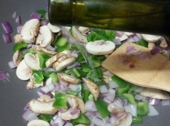 step14: 讚少許白餐酒炒勻