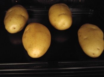 step2: 預熱水波爐過熱水蒸氣功能300度,薯仔可一同預熱,預熱完畢預設30分鐘。