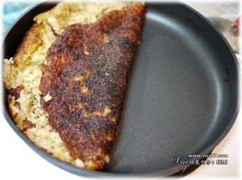 step5: 我是使用wool平底鍋，因為受熱均勻又快，所以煮完下層會有香酥的鍋巴飯喔~。此鍋不沾鍋面，既然有鍋巴仍很不占黏鍋面