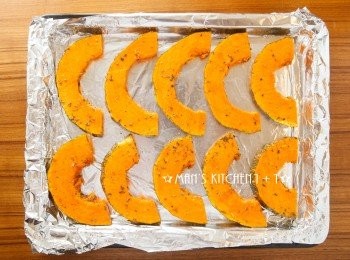 step2: 接著放入烤箱用200度的溫度烤20分鐘。