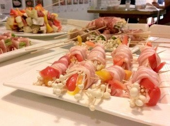 step3: 上烤肉架，烤至上色翻面續烤，約5分鐘即可。