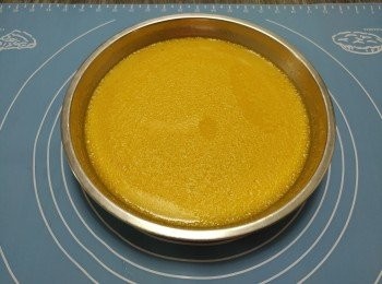 step4: 過篩; 蓋上耐熱保鮮紙; 大火蒸約12分鐘，直至熟透