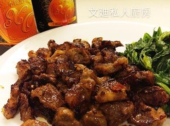 step3: 牛肋腩片上碟後加上XO醬撈勻即可食用,非常簡單。